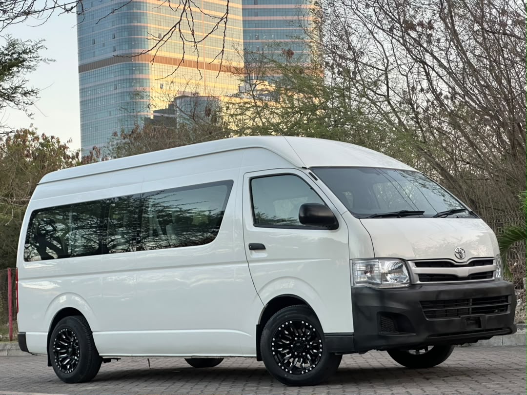 TOYOTA HIACE QUANTUM